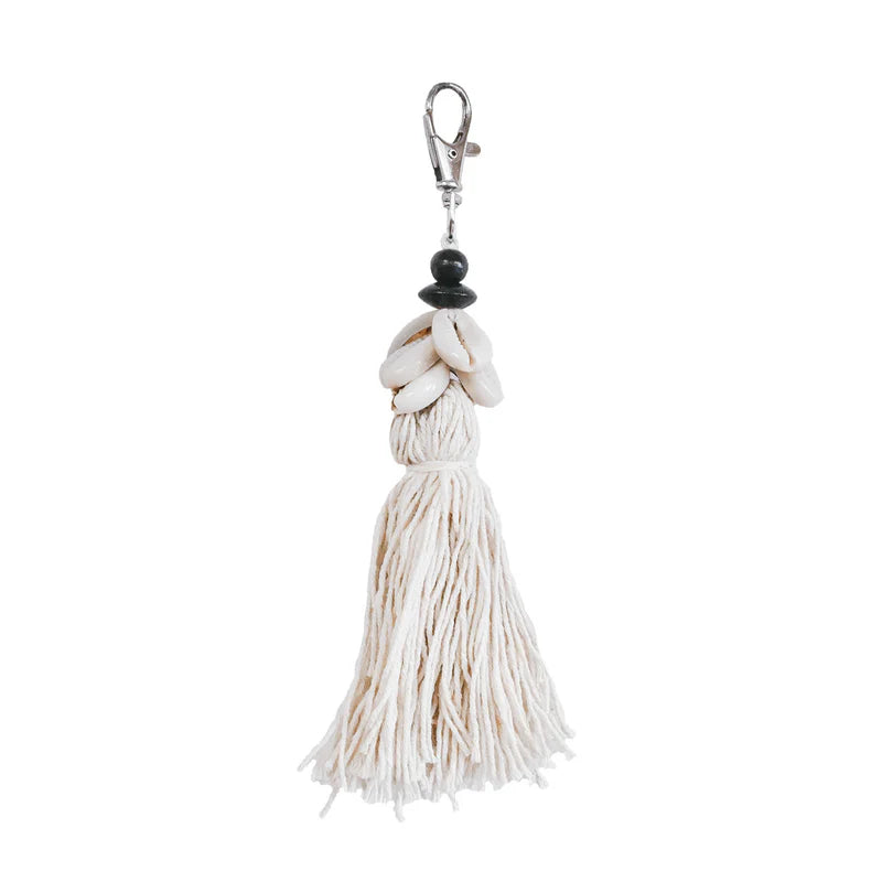 THE COWRIE TASSEL KEYCHAIN - WHITE