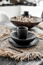 Load image into Gallery viewer, THE FRINGE RAFFIA PLACEMAT ROUND - NATURAL