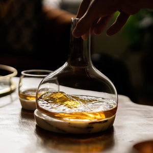 CHILL CARAFE WITH MARBLE BASE