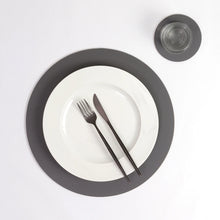 Load image into Gallery viewer, RUCA ROUND PLACEMAT GRAFITE (GREY 80 ) (SET OF 4)