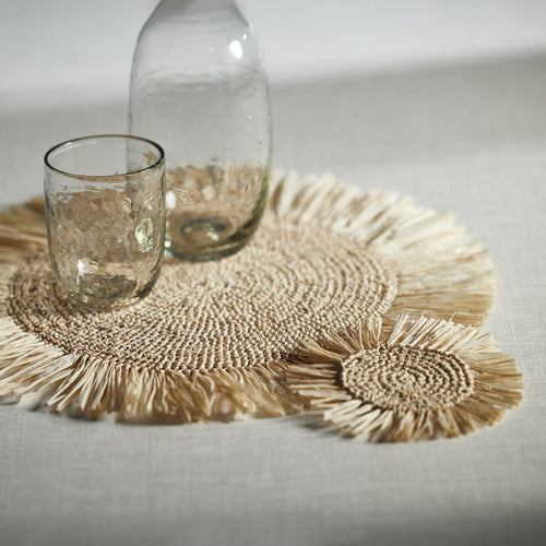 FRINGED PALM RAFFIA PLACEMAT